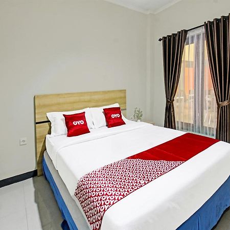Oyo 91617 Hotel Mutiara Ломбок Экстерьер фото