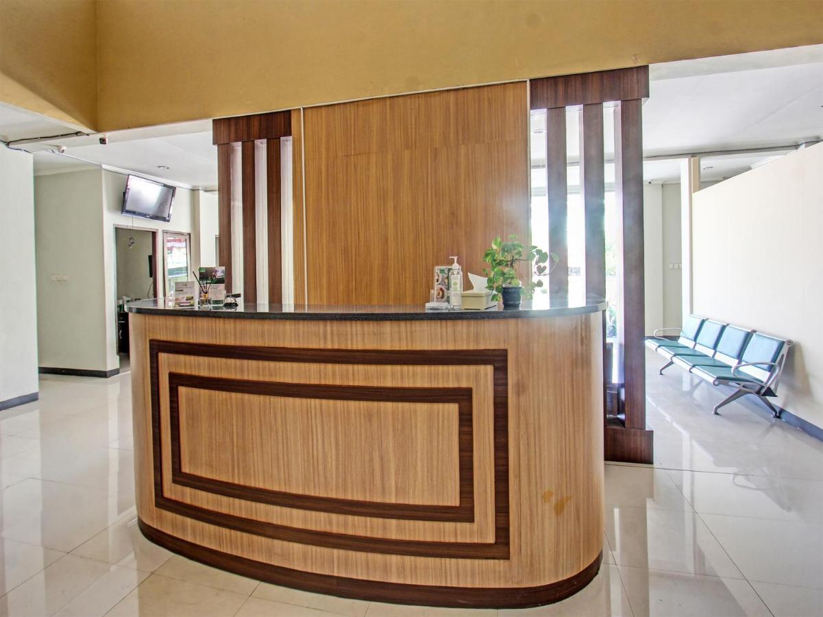 Oyo 91617 Hotel Mutiara Ломбок Экстерьер фото