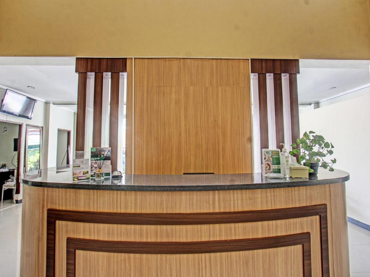 Oyo 91617 Hotel Mutiara Ломбок Экстерьер фото