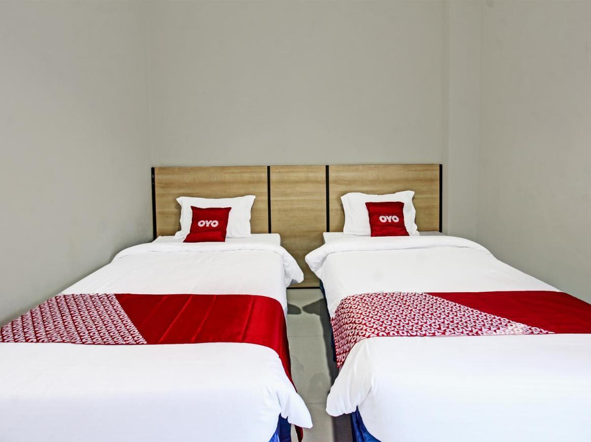 Oyo 91617 Hotel Mutiara Ломбок Экстерьер фото