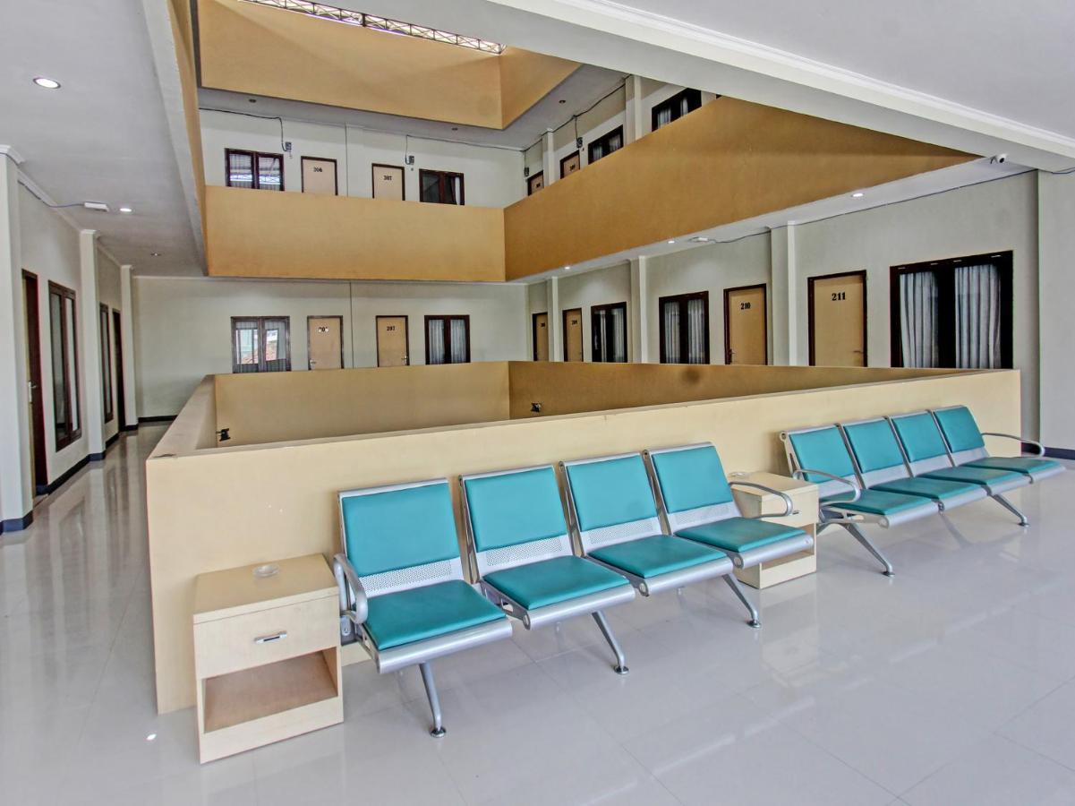 Oyo 91617 Hotel Mutiara Ломбок Экстерьер фото