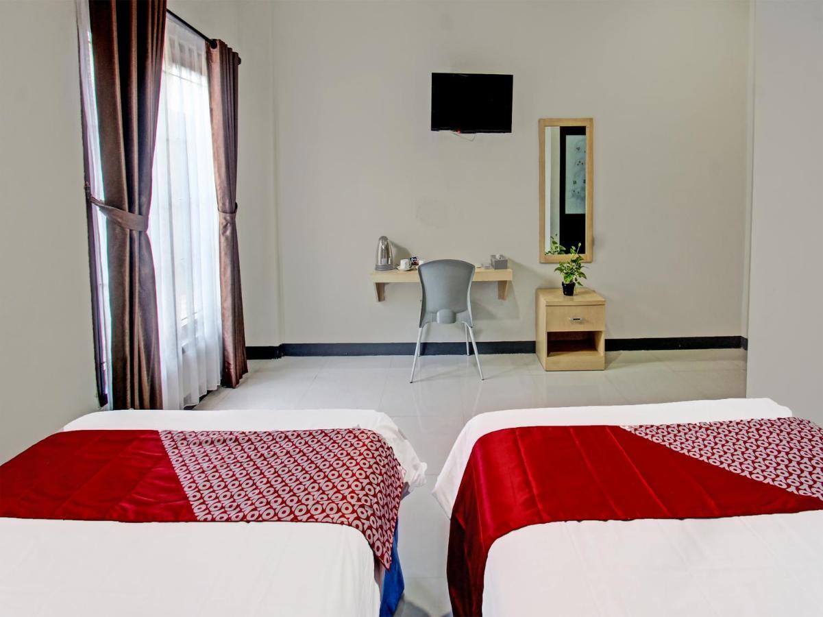 Oyo 91617 Hotel Mutiara Ломбок Экстерьер фото